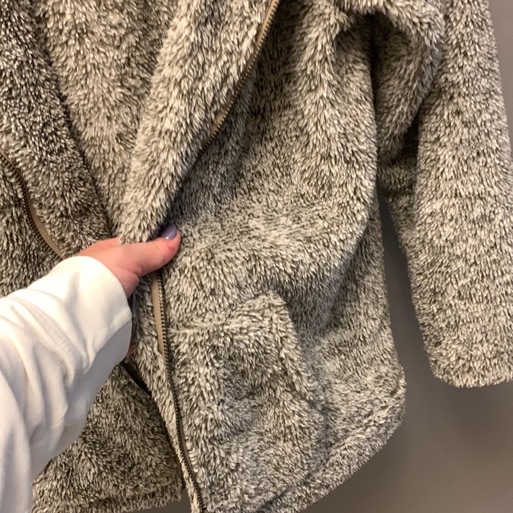 Fuzzy brown/white jacket - Picture 3 of 6
